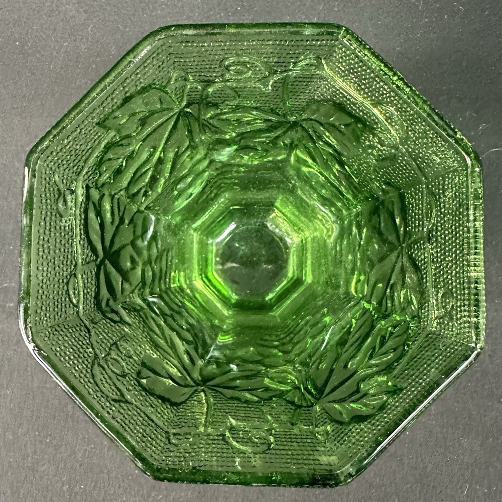 Anchor Hocking 6 3/8" Emerald Green Harvest‎ Grape (Grapevine) Vase, Vintage - Picture 5 of 8